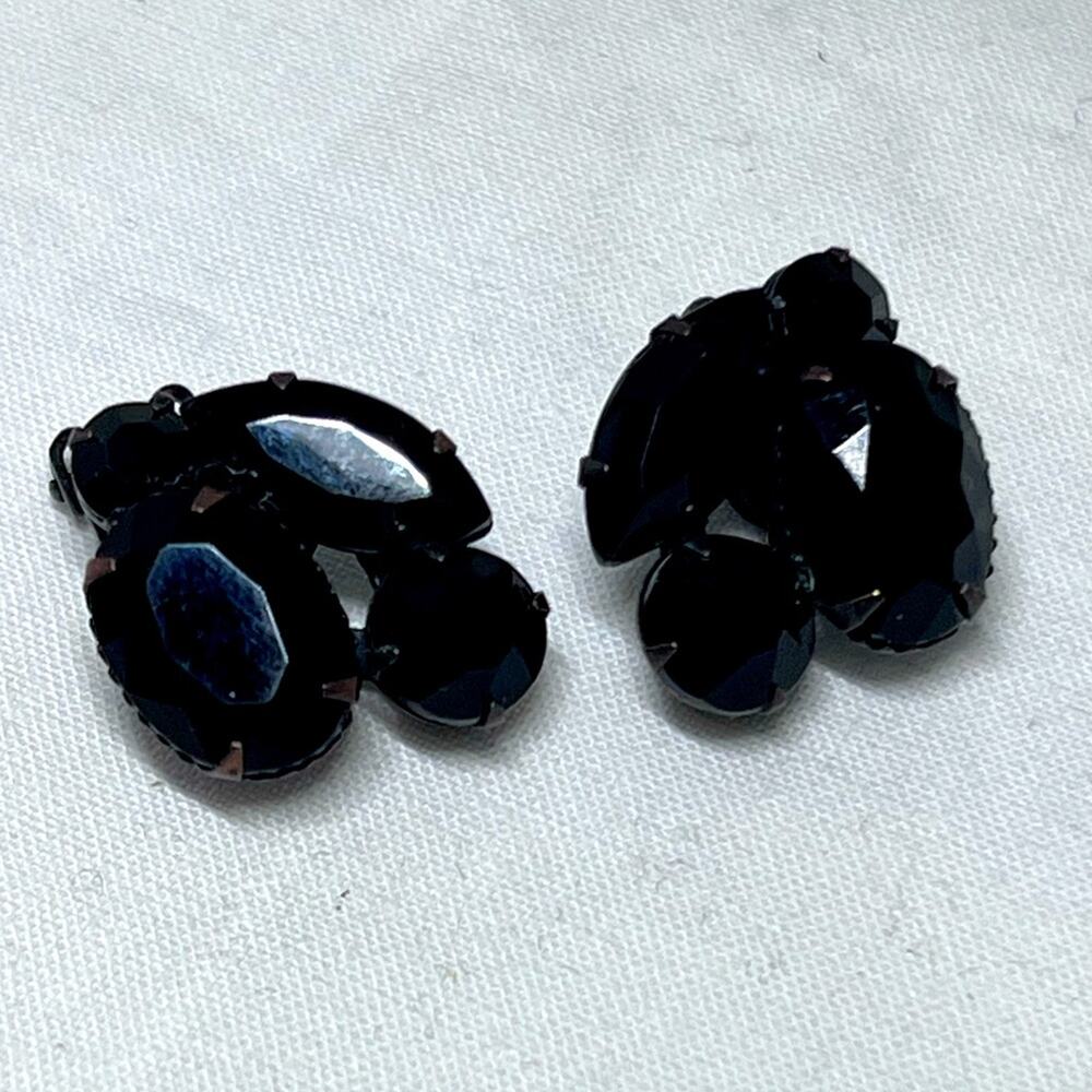 Vintage Weiss Jet Black Clip On Earrings Prong Set MCM Style